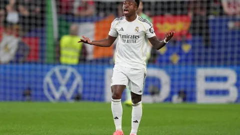 春节经济展现中国发展动力（和声）